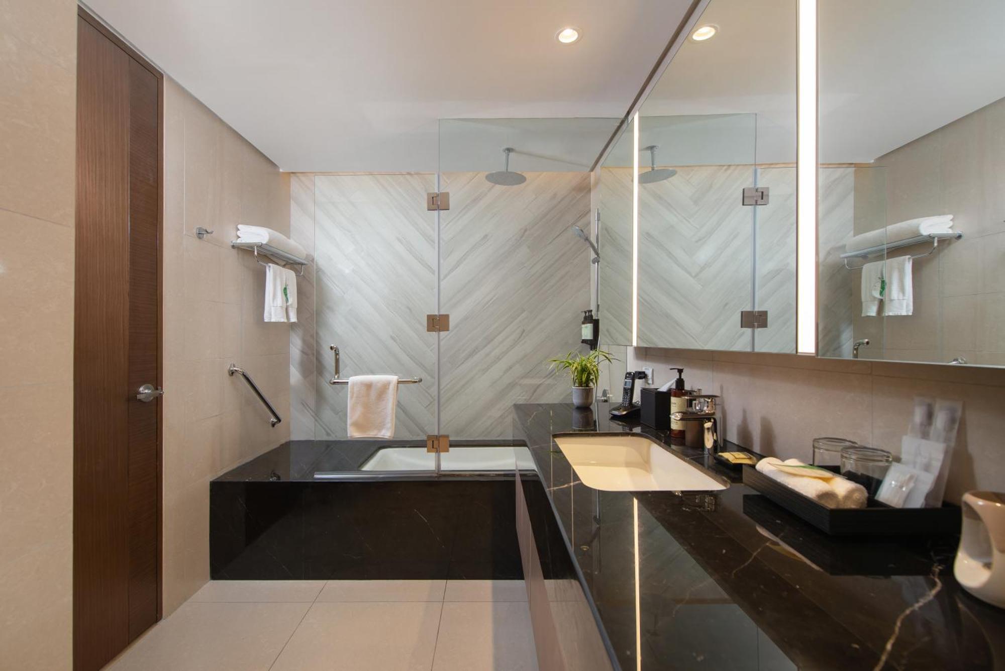 Somerset Central Salcedo Makati Makati City Екстериор снимка